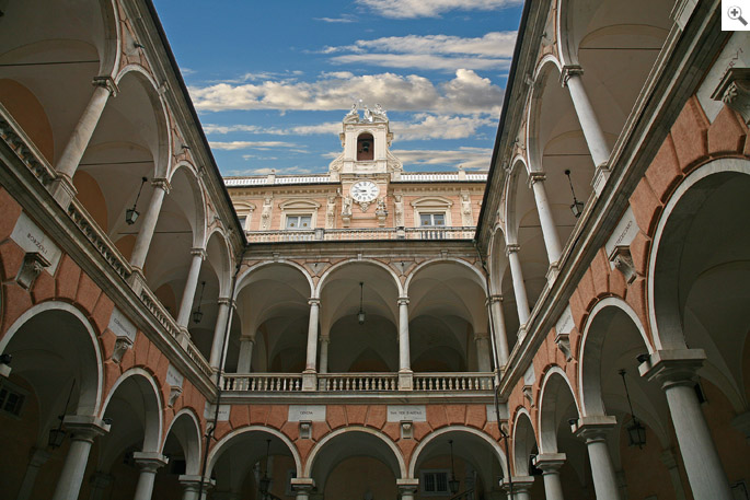 Cortile di palazzo Doria-Tursi a Genova,