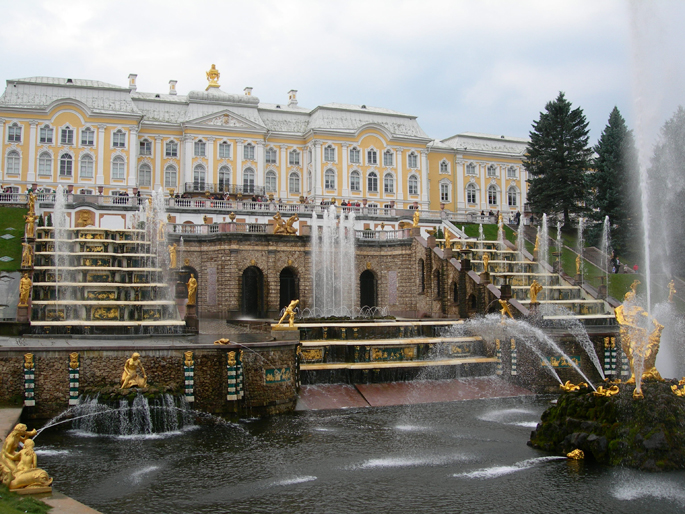 Schloss Peterhof bei St. Petersburg