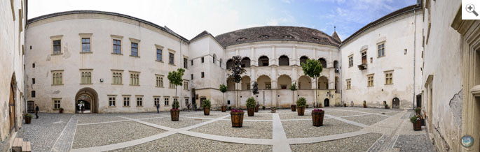 Innenhof von Schloss Făgăraș (RO)
