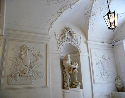Reliefs mit Kriegsmotiven, Winterpalais des Prinzen Eugen in Wien
