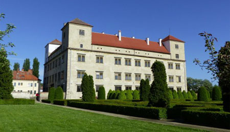 Schloss Bučovice (CZ) von der Gartenseite