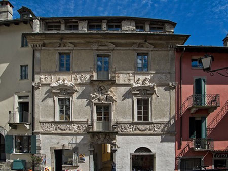 stucchi sulla facciata di Casa Serodine, costruita nel 1620 ad Ascona (CH)